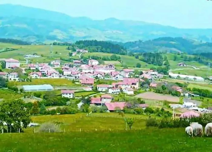Casa de Férias Large House In Gámiz-fica With Mountain View