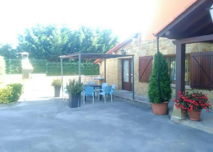 Large House In Gamiz-fica With Mountain View Vakantiehuis *