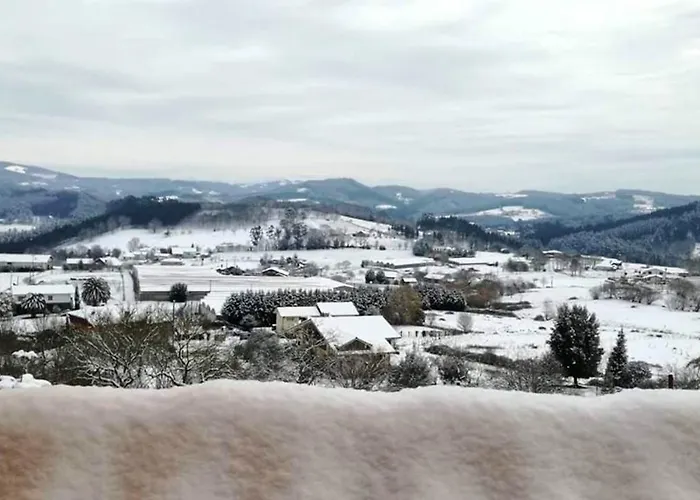 Large House In Gamiz-fica With Mountain View Vakantiehuis Fica